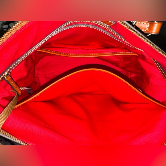 Like new! Barely used Dooney & Bourke Tote bag. Color: Dark Taupe. - Picture 7 of 7